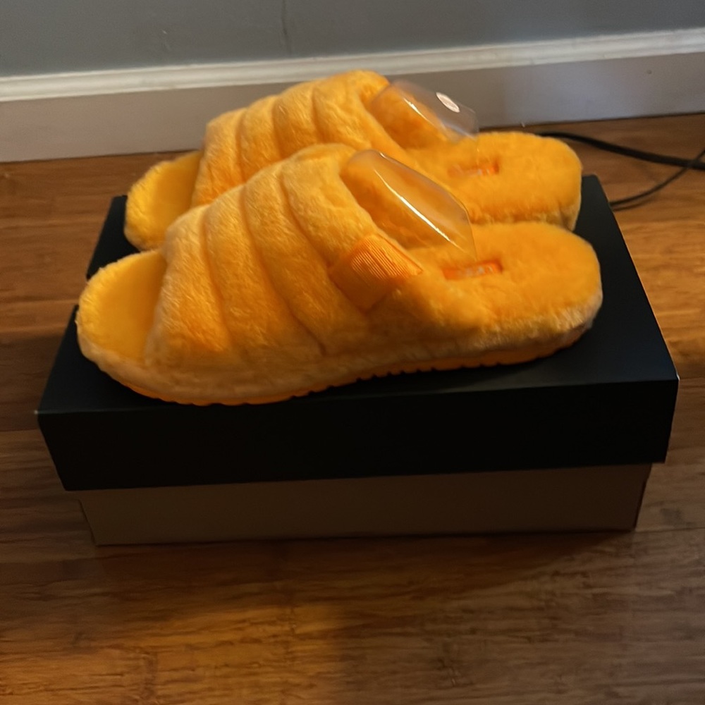 AUTHENTIC UGG Fluff You Slippers - Size 8, Orange, Brand New in Original Box - Picture 2 of 5